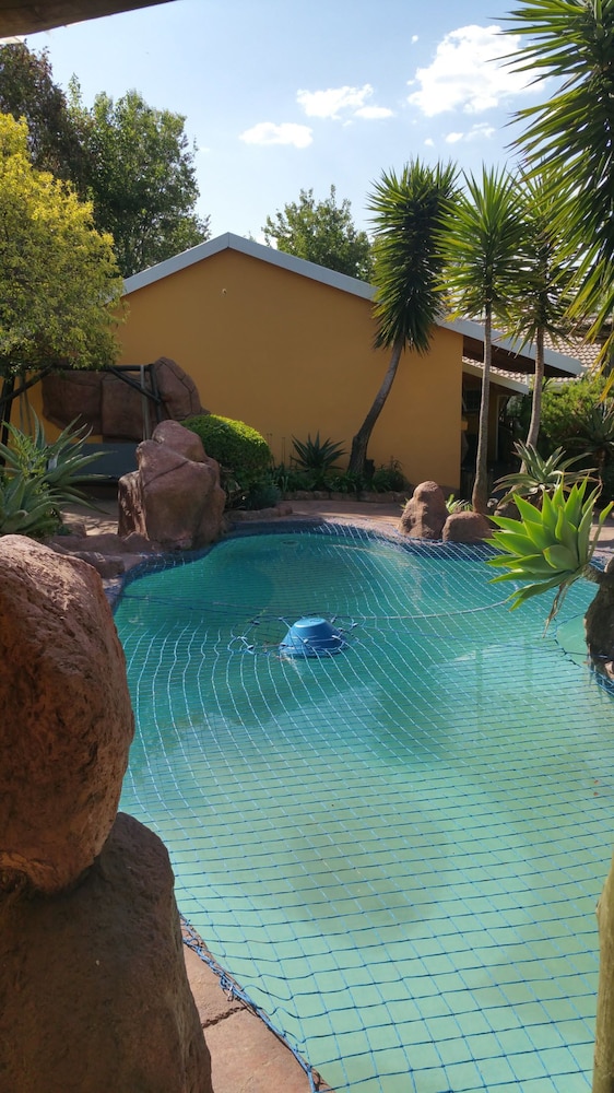 Flintstones Guest House Fourways 44/50