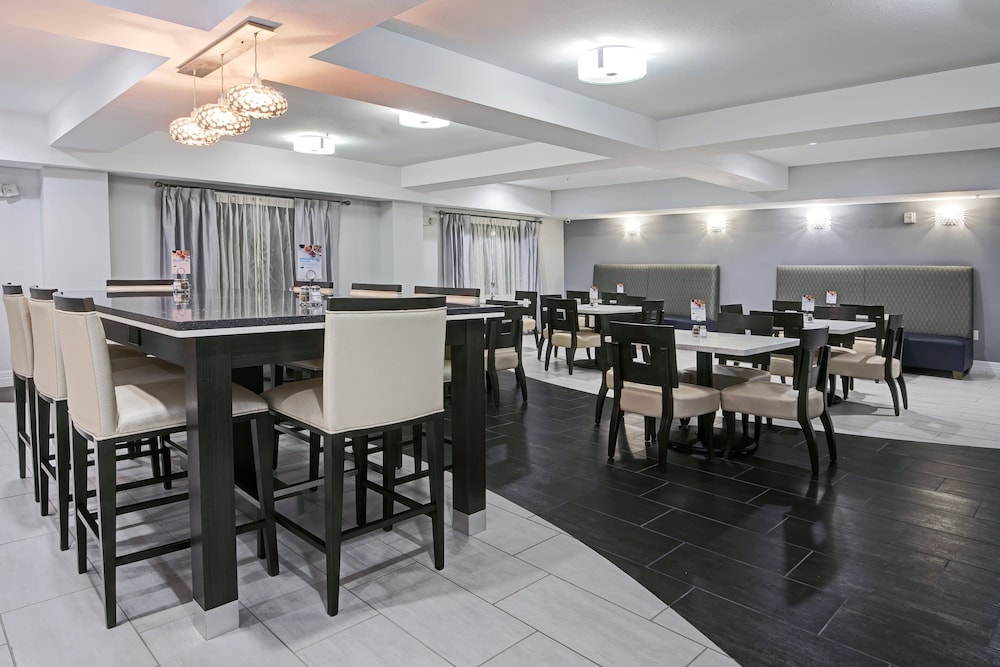 Holiday Inn Express Suites Houston North Iah Area 35/44