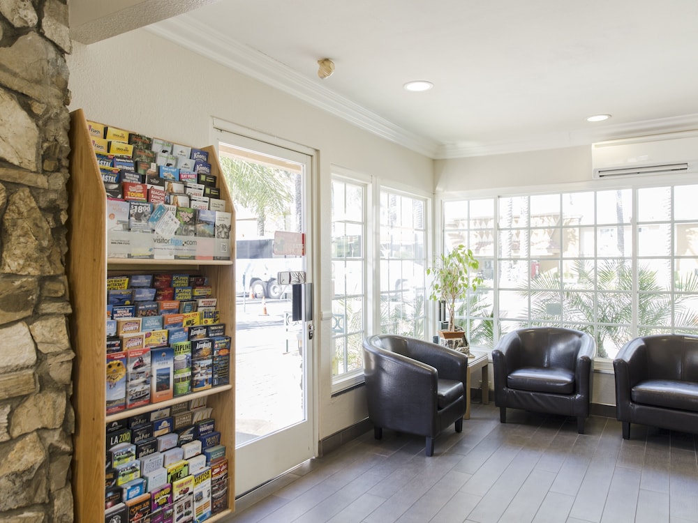Anaheim Islander Inn And Suites 46/58