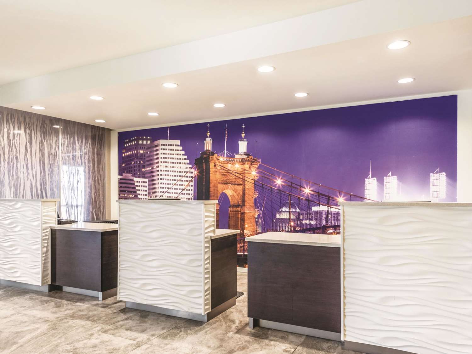 La Quinta Inn & Suites by Wyndham Cincinnati Sharonville 3/45