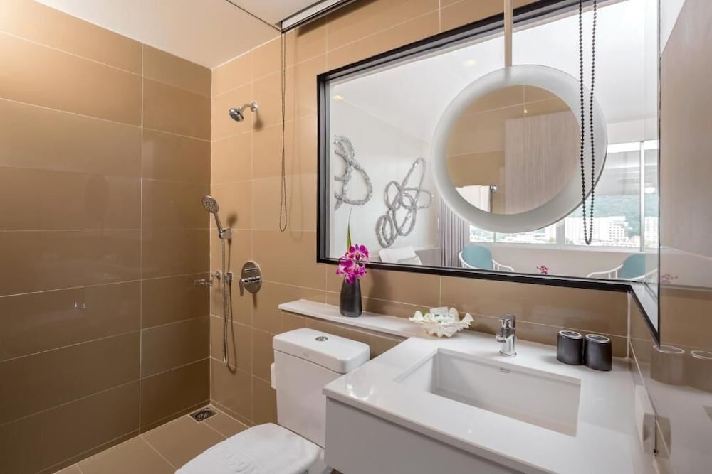 Pearl Hotel Phuket 63/64