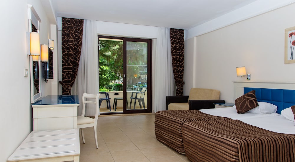 Champion Holiday Village All Inclusive 12/50