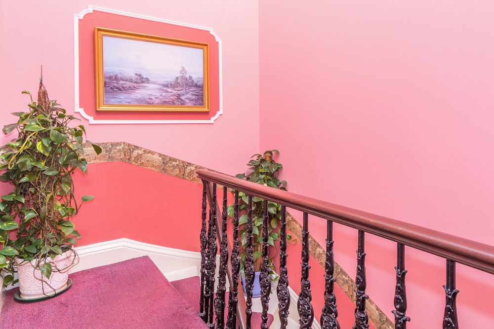 Menzies Guest House 23/27