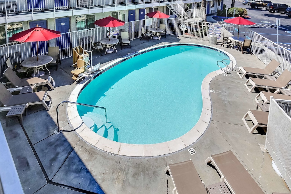 Motel6 Pleasanton, CA 56/63