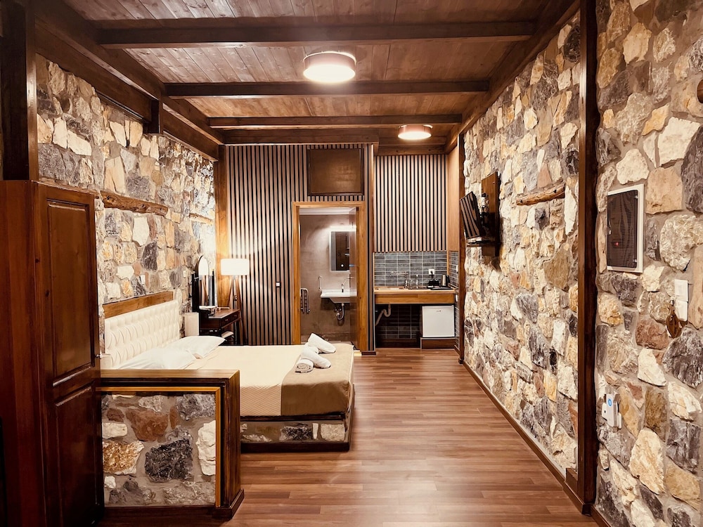 Hotel Ataviros 11/30