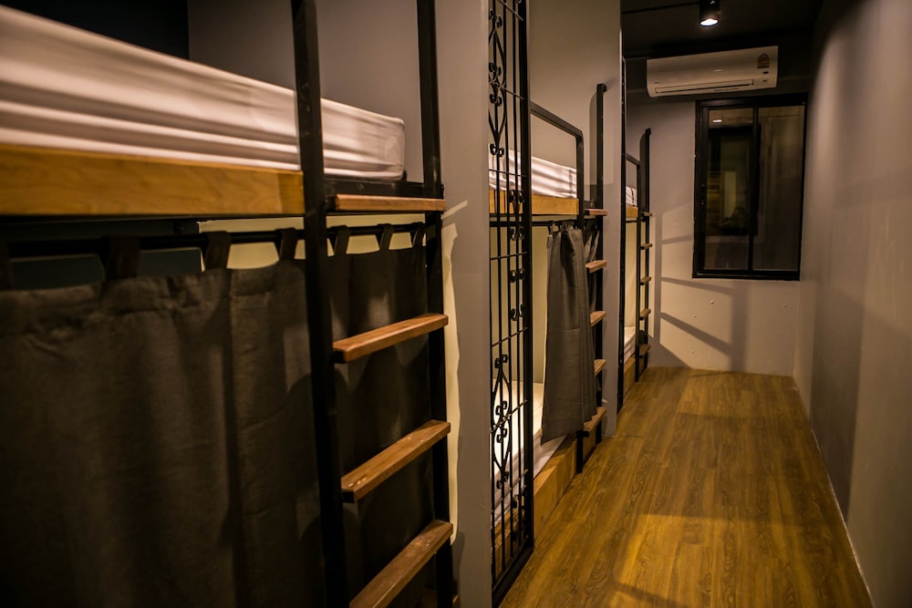 Silom Space Hostel 58/72