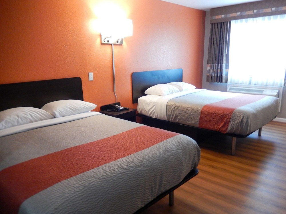 Motel6 Rossford, OH 24/54