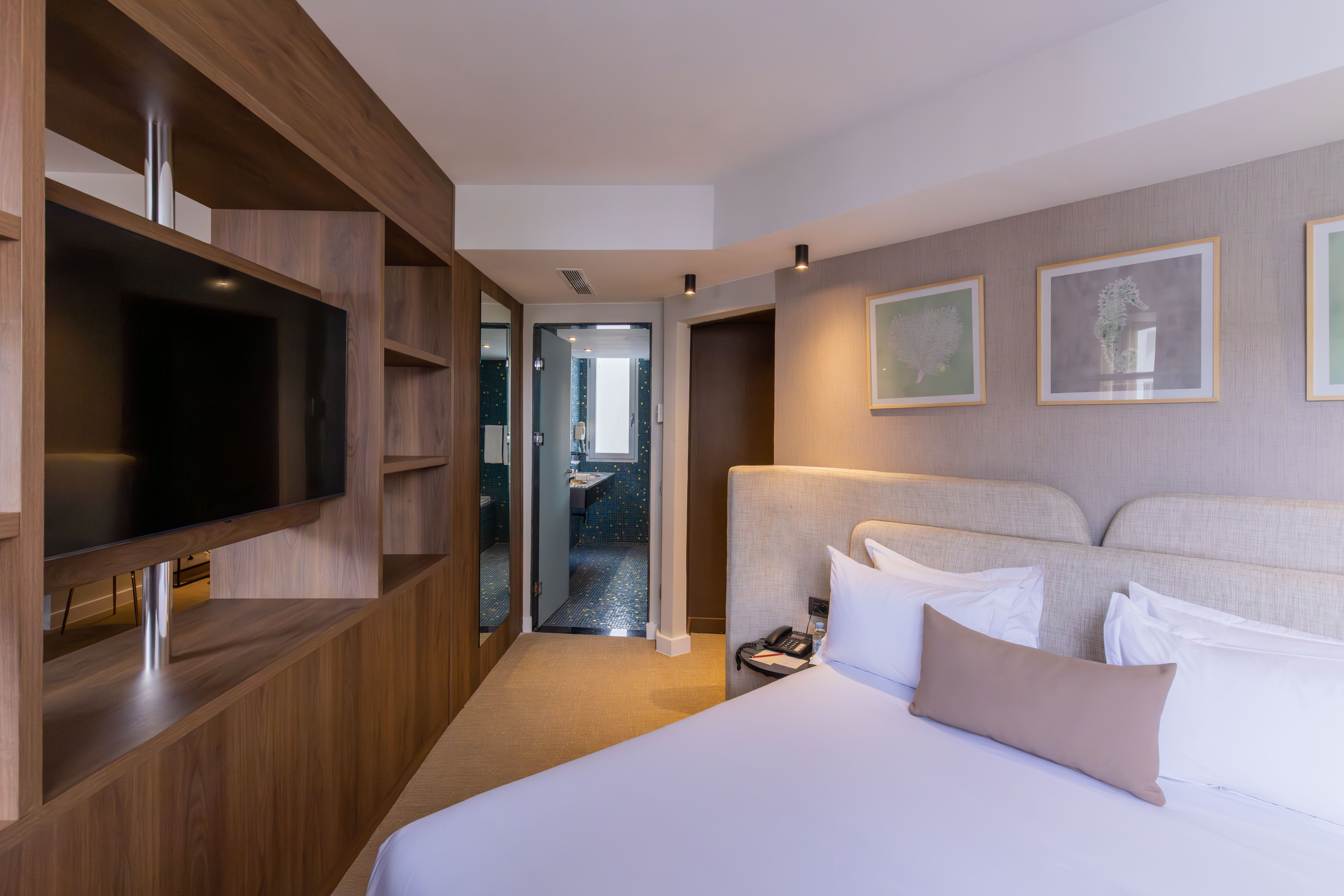 Senior, Suite, King Bed, Pool View