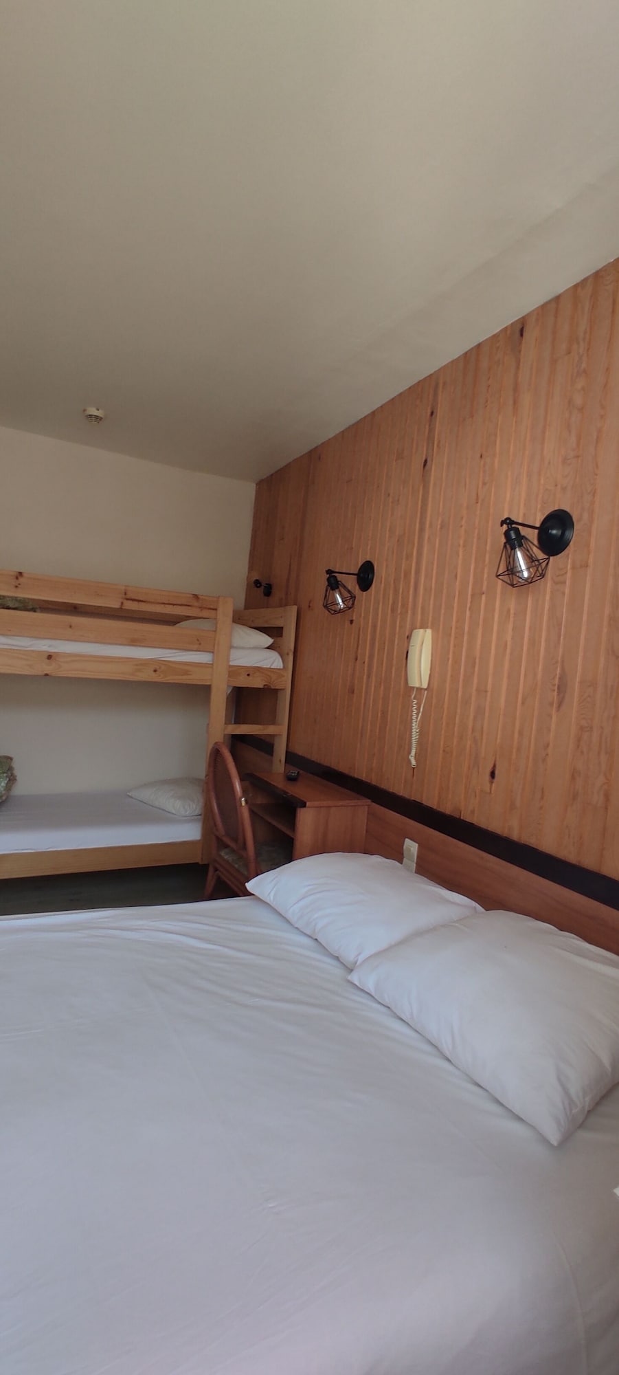 ROOM, QUADRUPLE