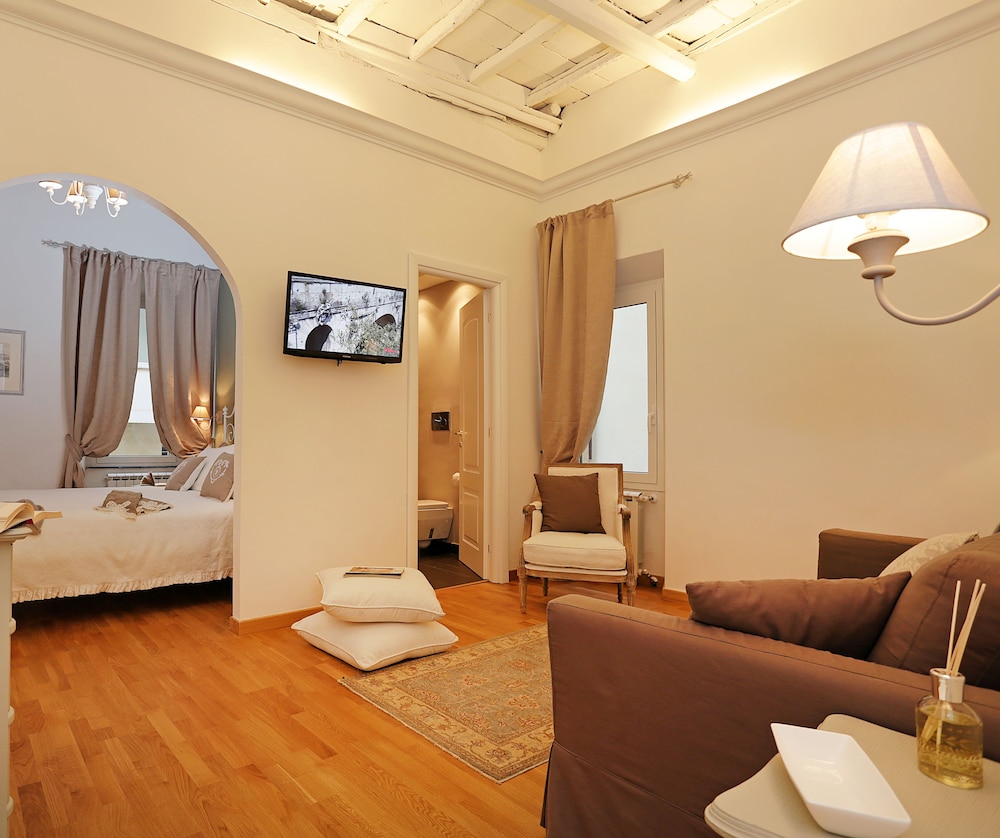 Madonna de Monti Suites 38/50