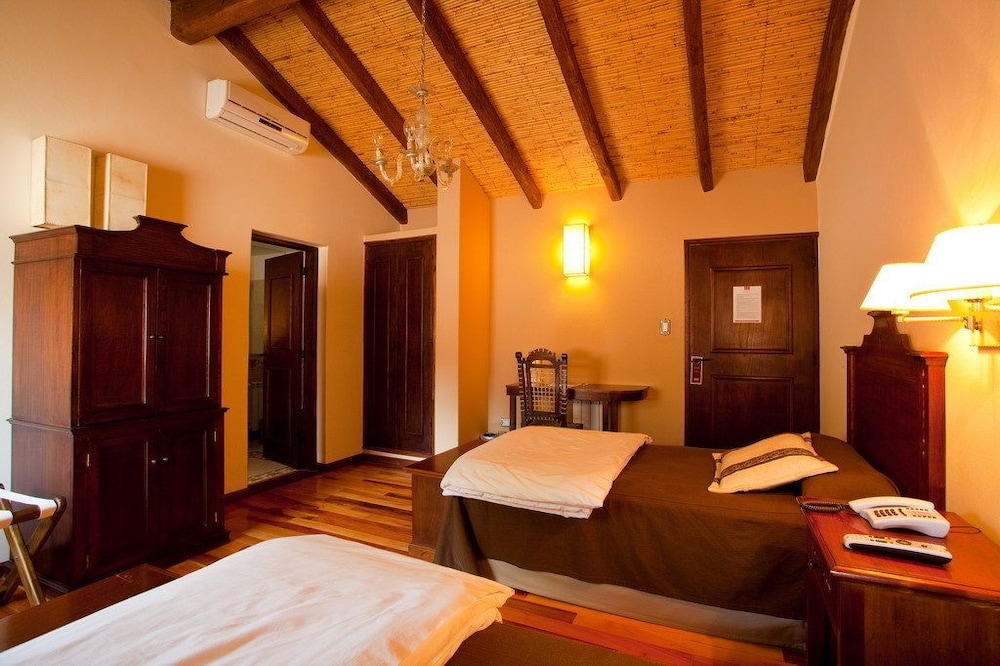 Marques de Tojo Hotel 27/63