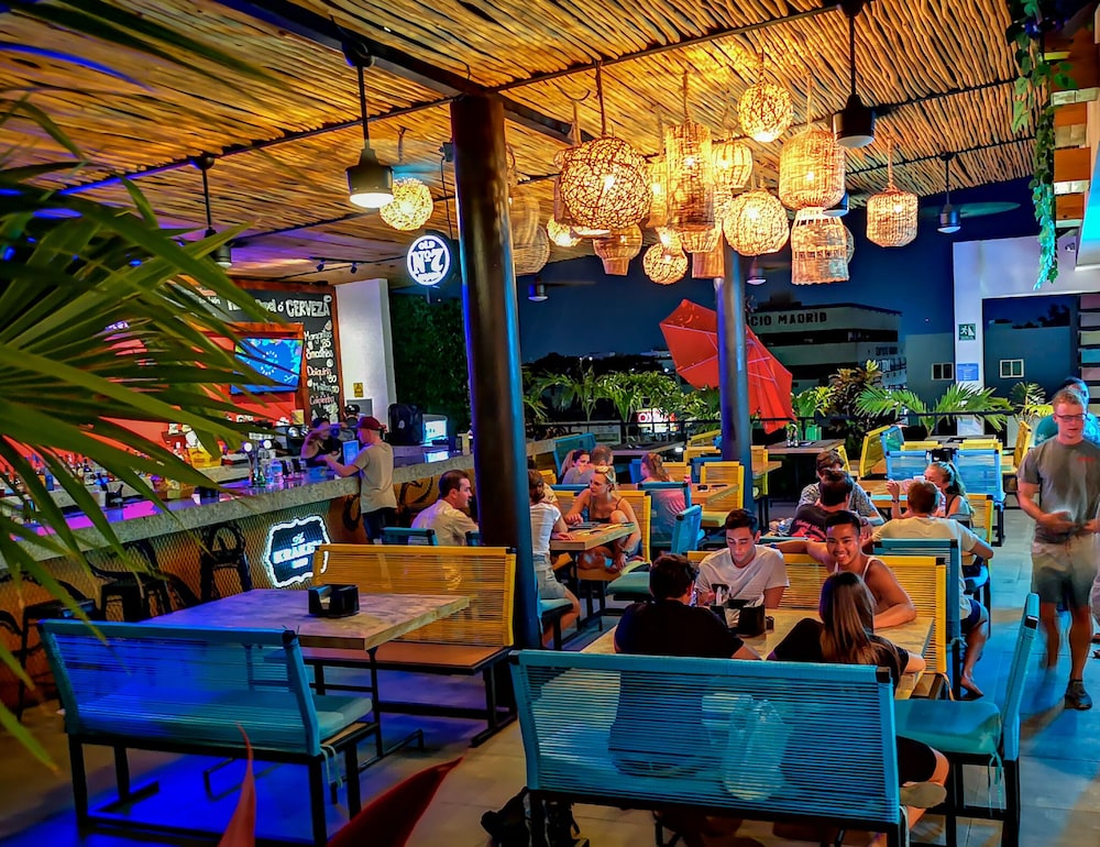 Nomads Hotel Hostel And Bar 39/55