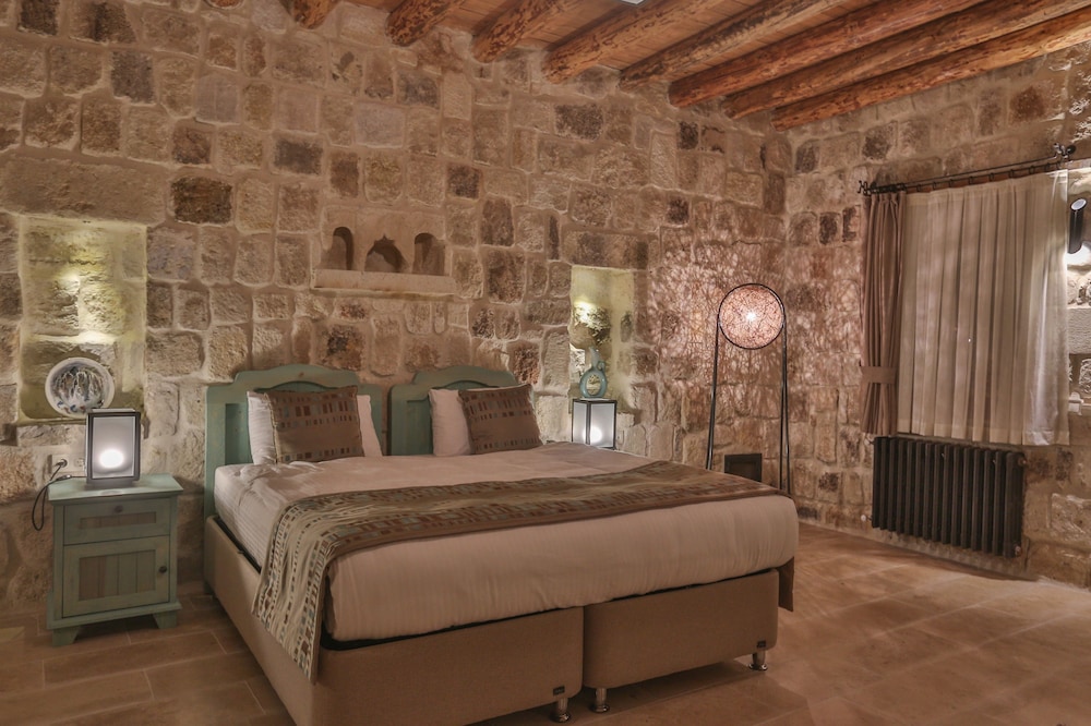 Acropolis Cave Suites 13/50
