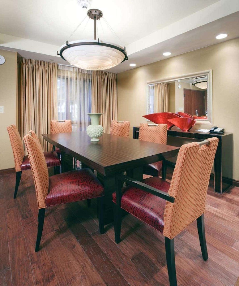Embassy Suites by Hilton San Marcos Conference Center 38/76