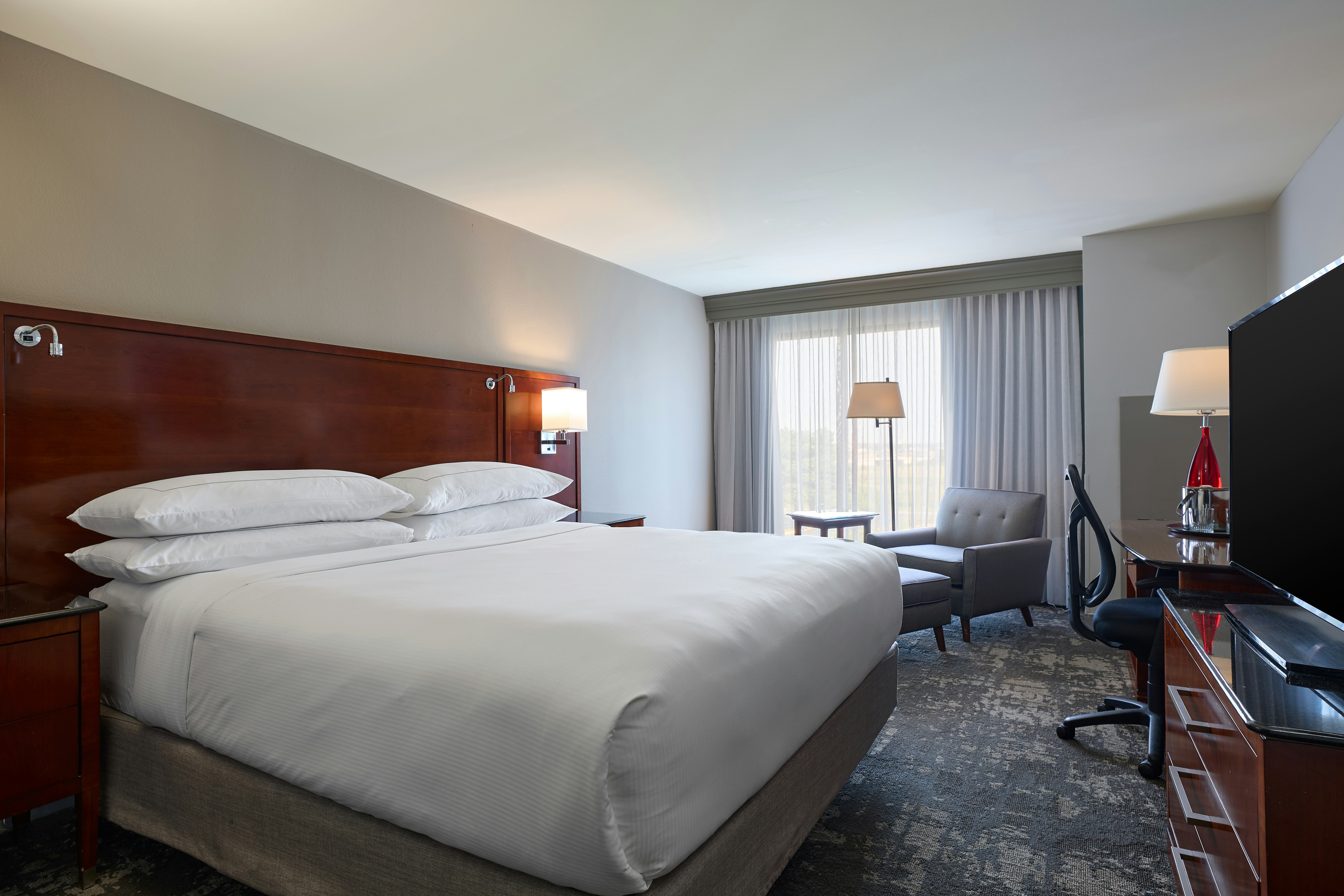 ROOM, KING BED