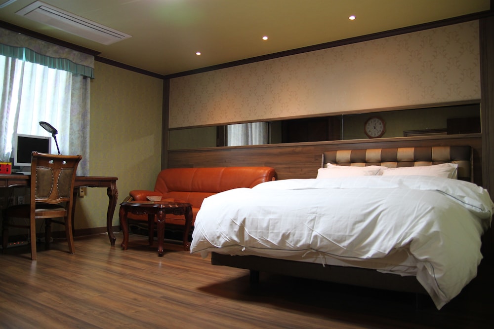 Western Hotel 19/47
