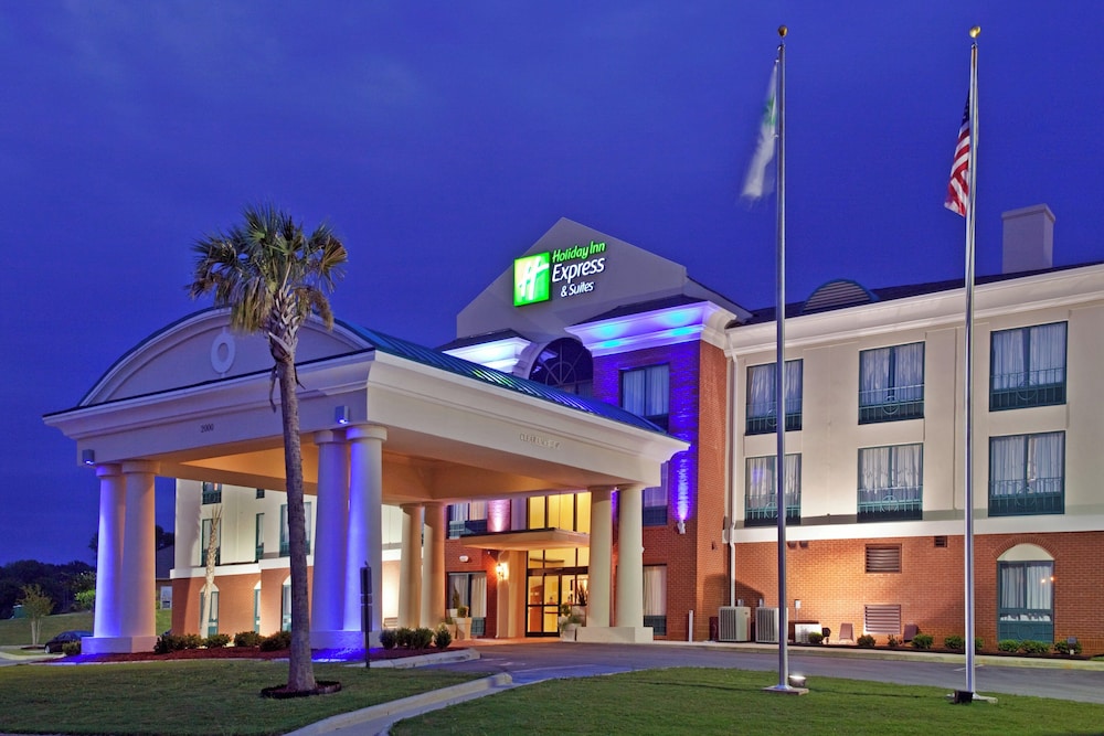 Holiday Inn Express Hotel & Suites Selma 2/65