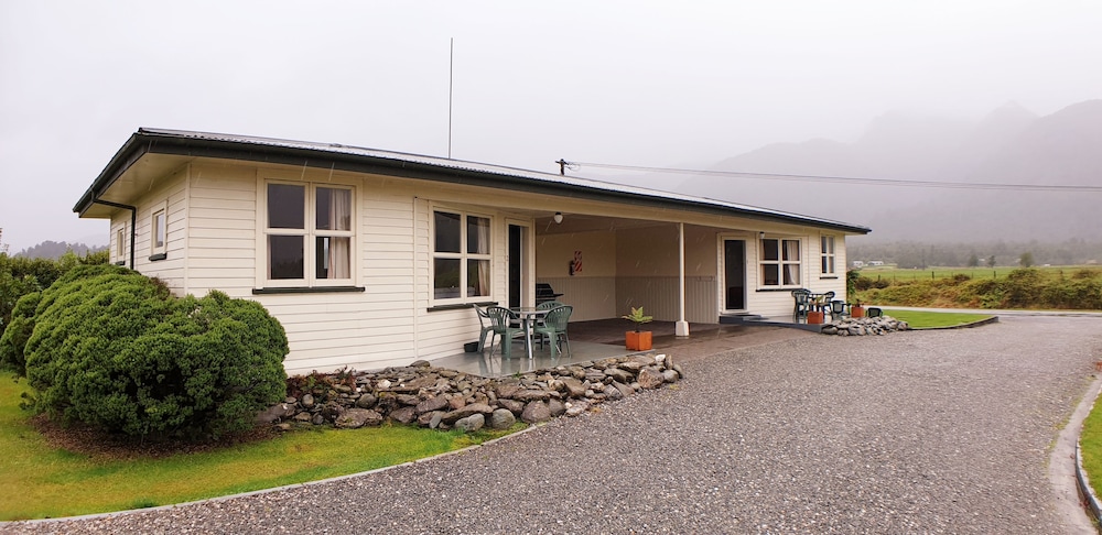 Glacier View Motel 1/68