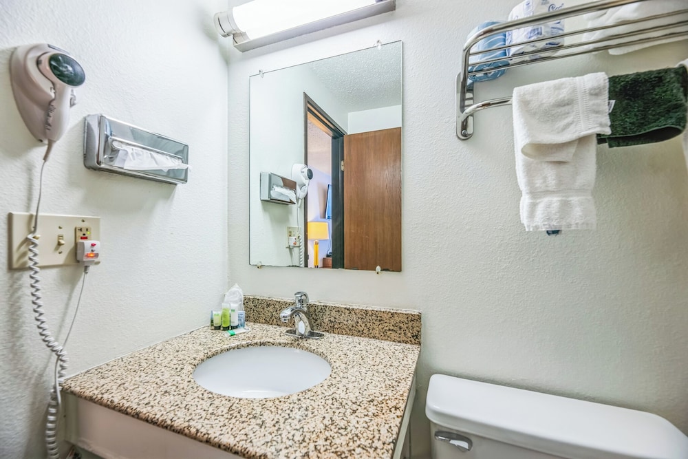 Hotel 8 Fergus Falls 45/49