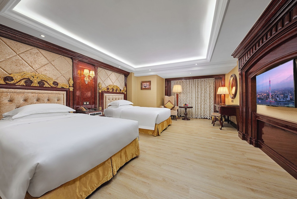 SUPERIOR, TWIN BEDS, NO WINDOW