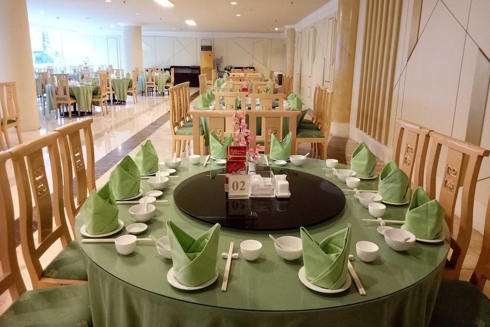 TUNJUNGAN HOTEL 56/73