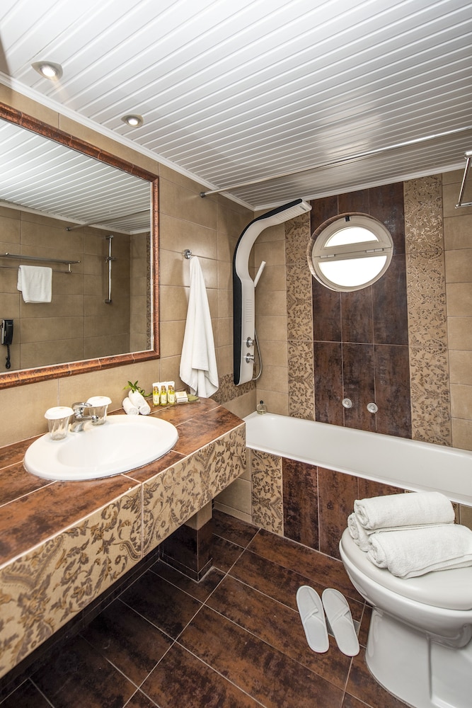 Peridis Family Resort 32/75