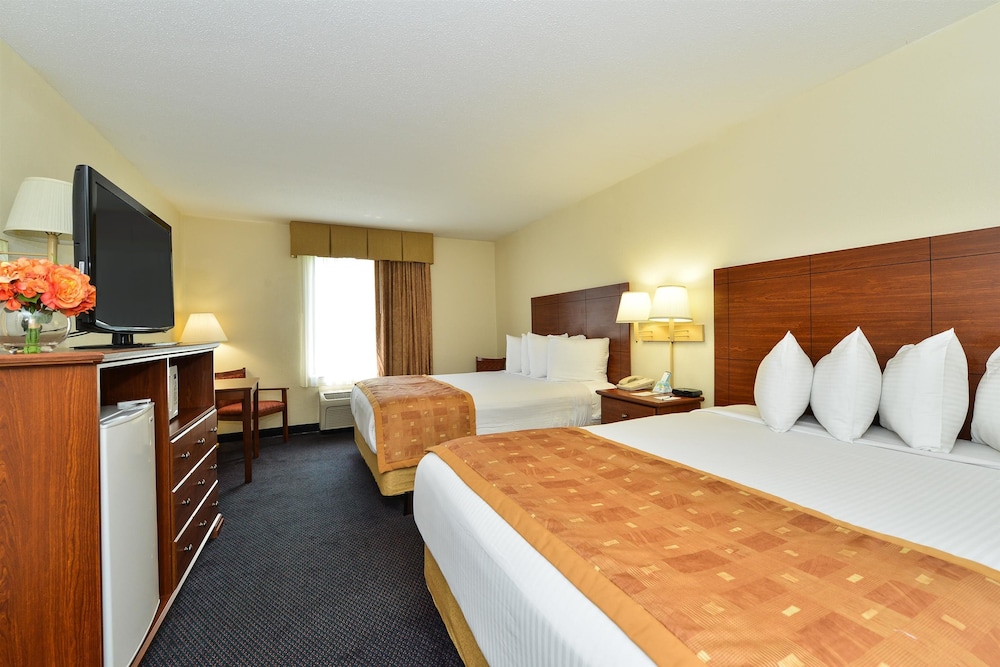 Deluxe Inn Wytheville 17/39