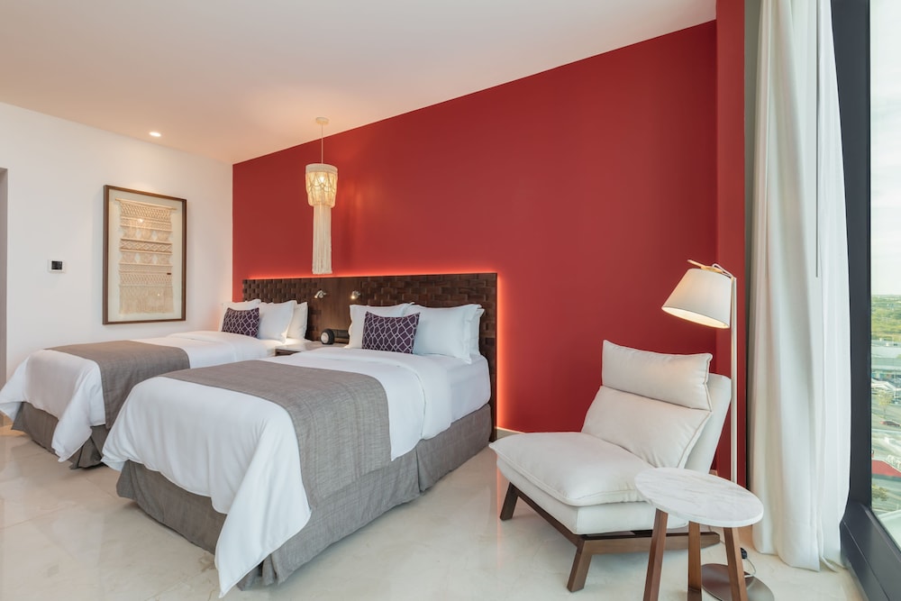 SUPERIOR, 2 BEDS, CITY VIEW