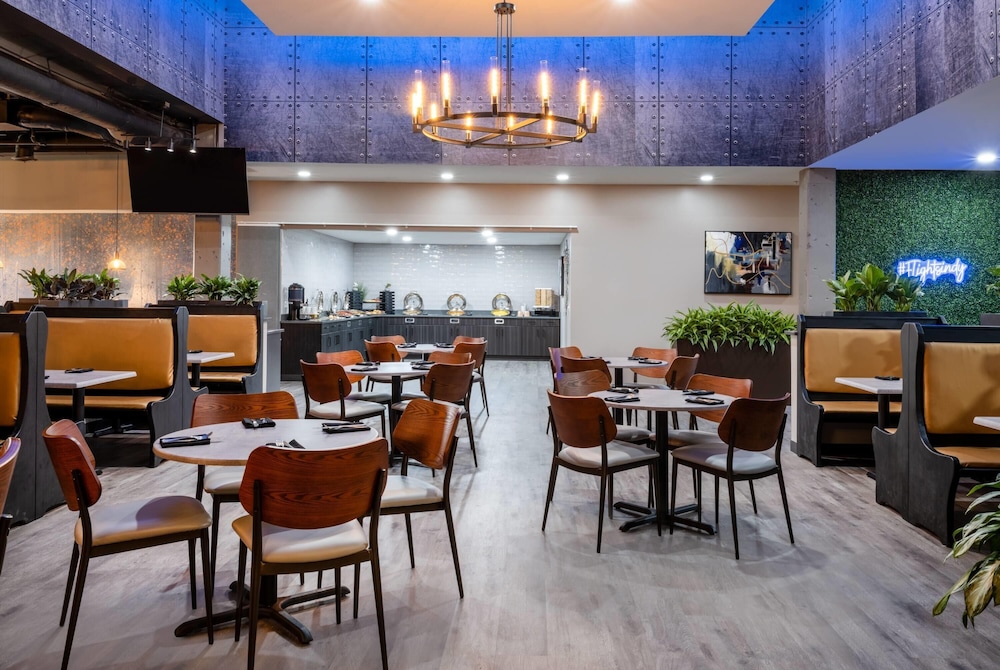 Wyndham Indianapolis Airport 58/72