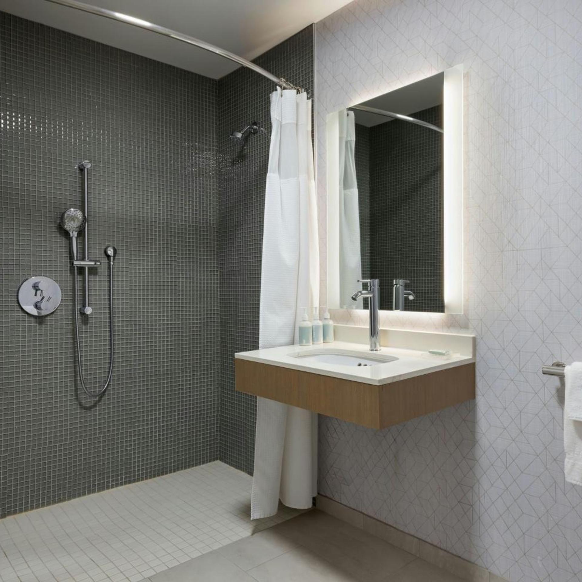 جناح بسرير كينج مع سرير سحّاب إضافي مع أريكة، SpringHill Suites Lancaster Palmdale 6/10