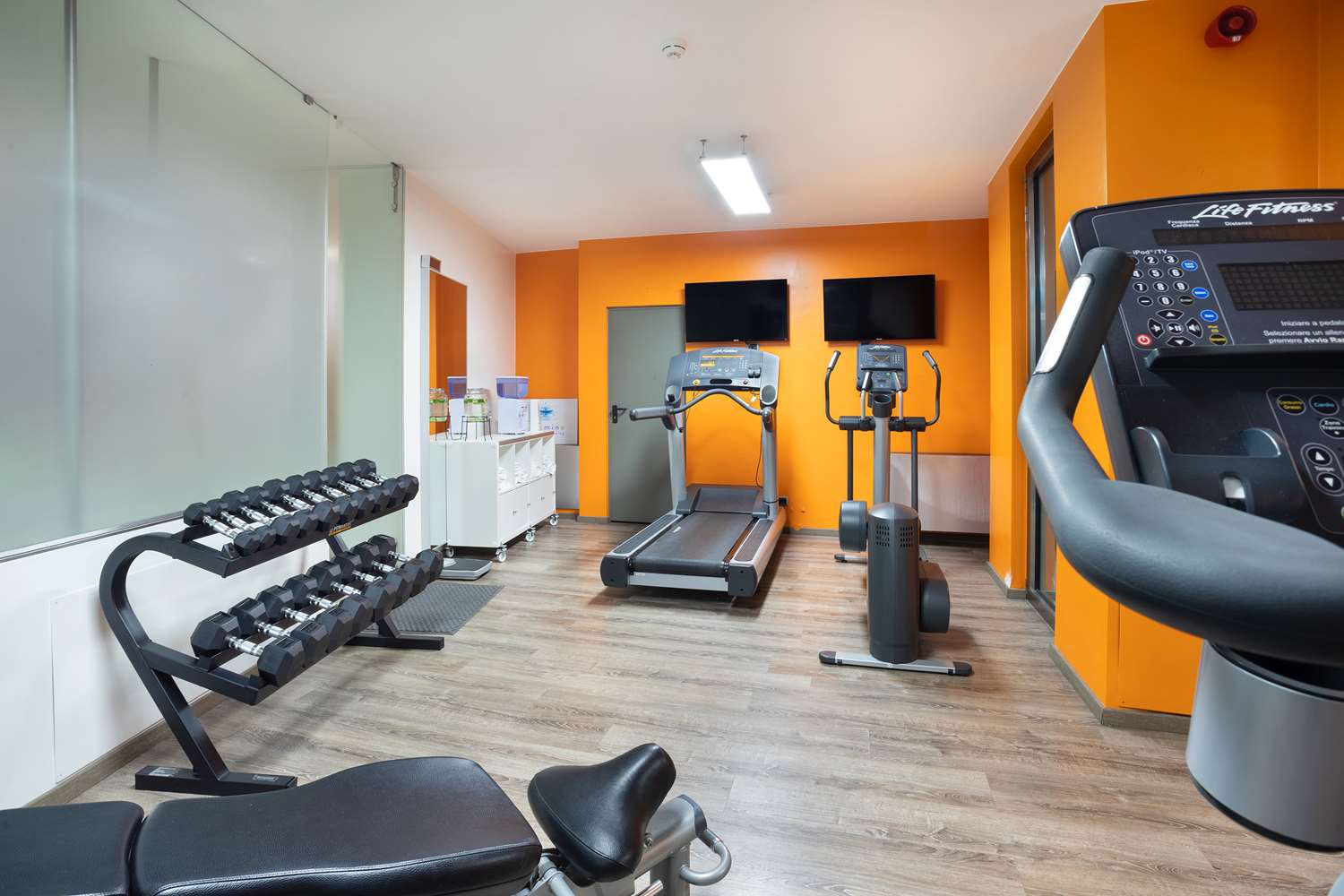 Best Western Plus Executive Hotel And Suites 32/54