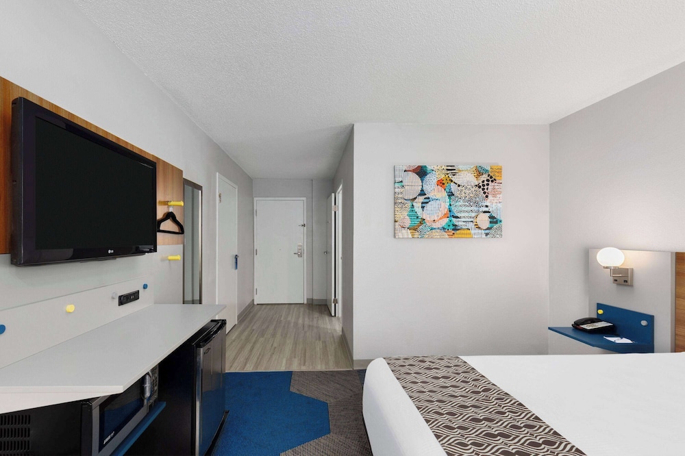 Microtel Inn & Suites by Wyndham Bowling Green 17/30