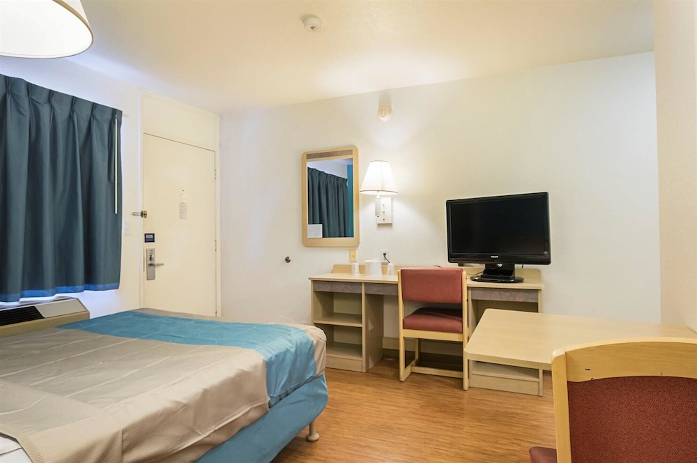 Motel6 Rochester, MN 29/57
