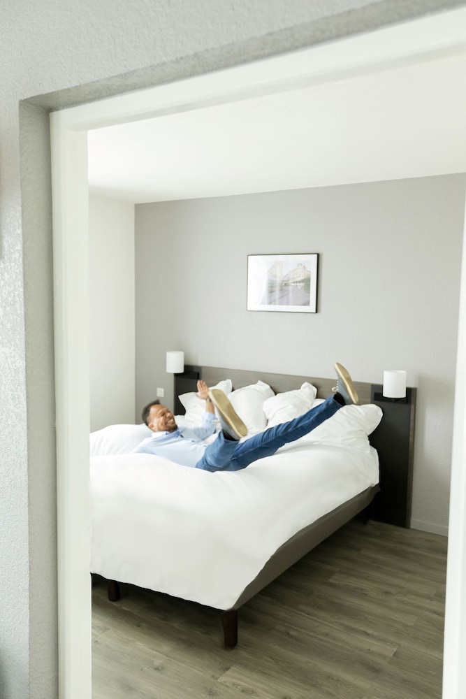 Adagio Access Orleans 8/56