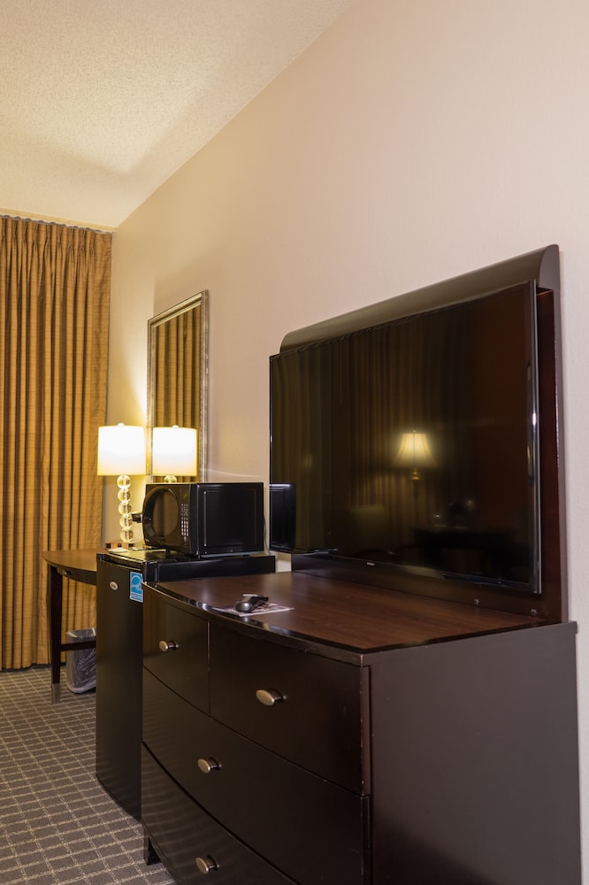 Oakland Airport Executive Hotel 9/65