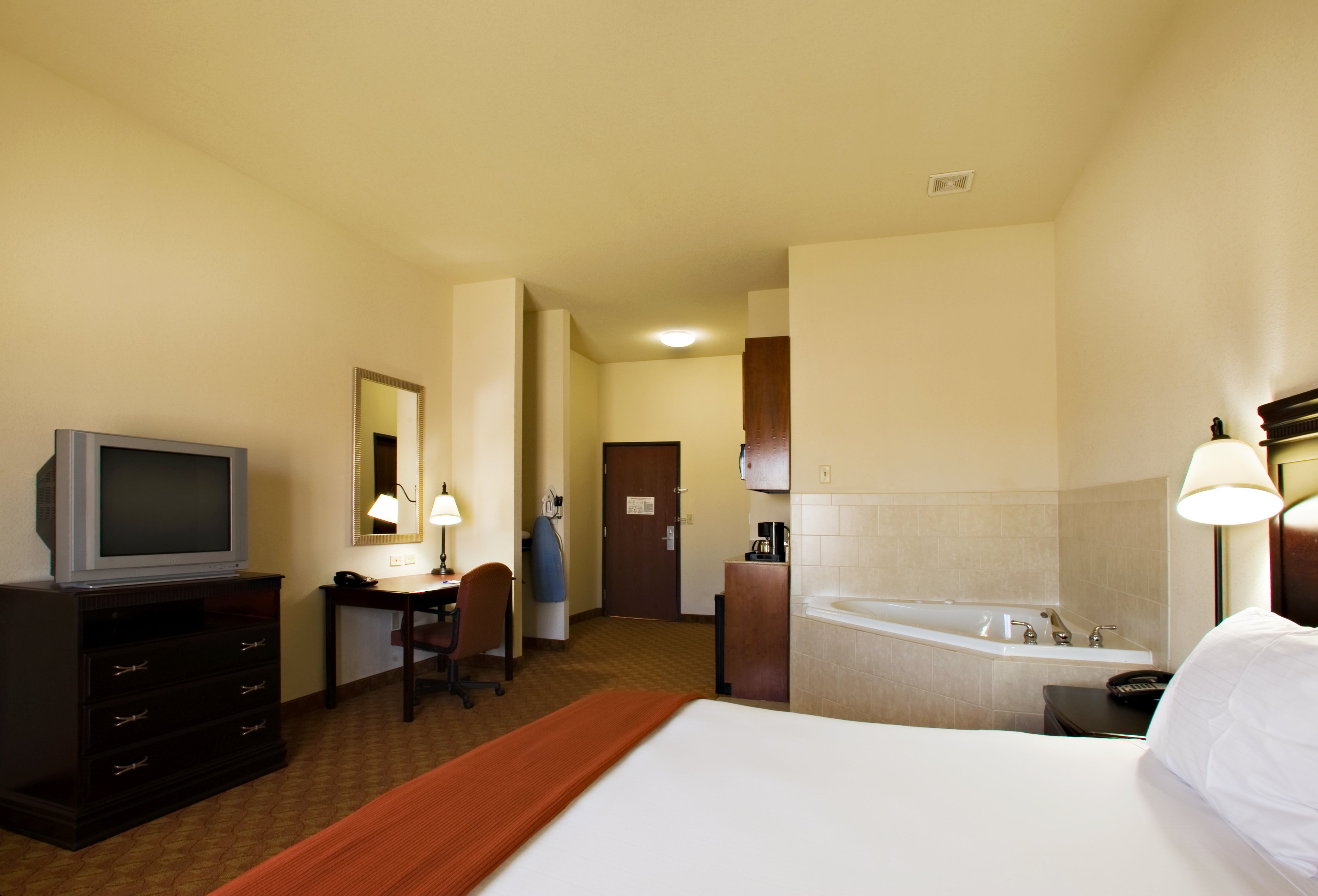 Suite, King Bed, Accessible