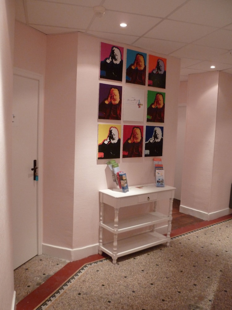 Hotel Victor Hugo 8/50