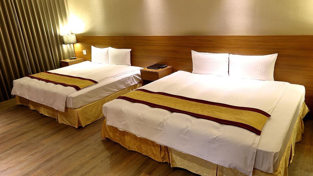 Room, Quadruple