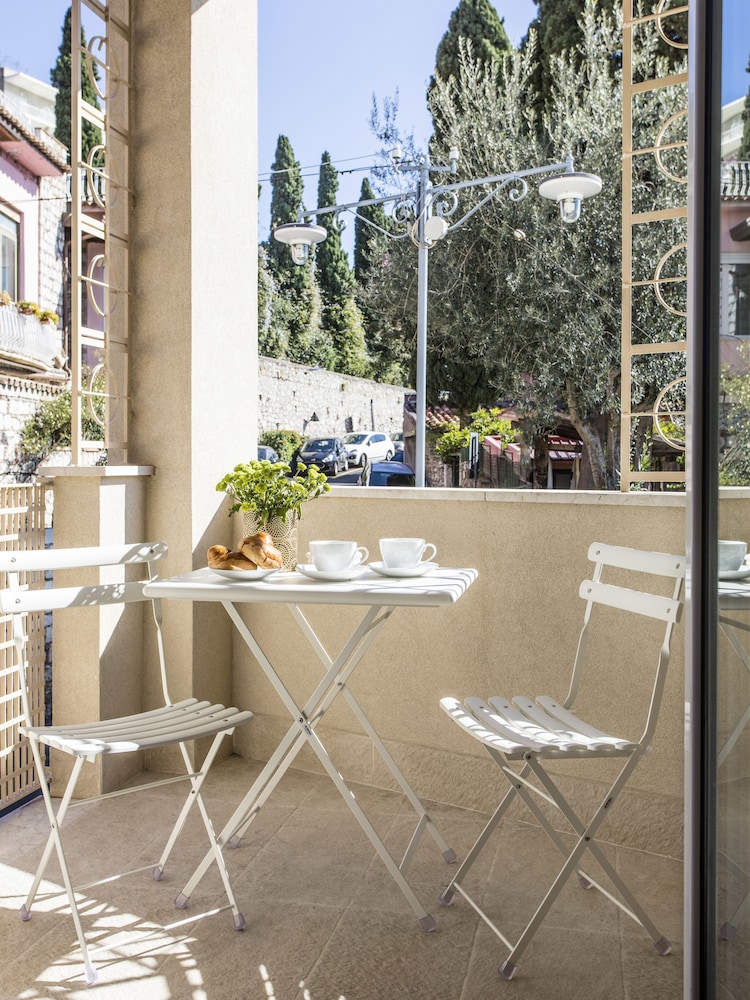 La Malandrina Apartments Suites 72/78