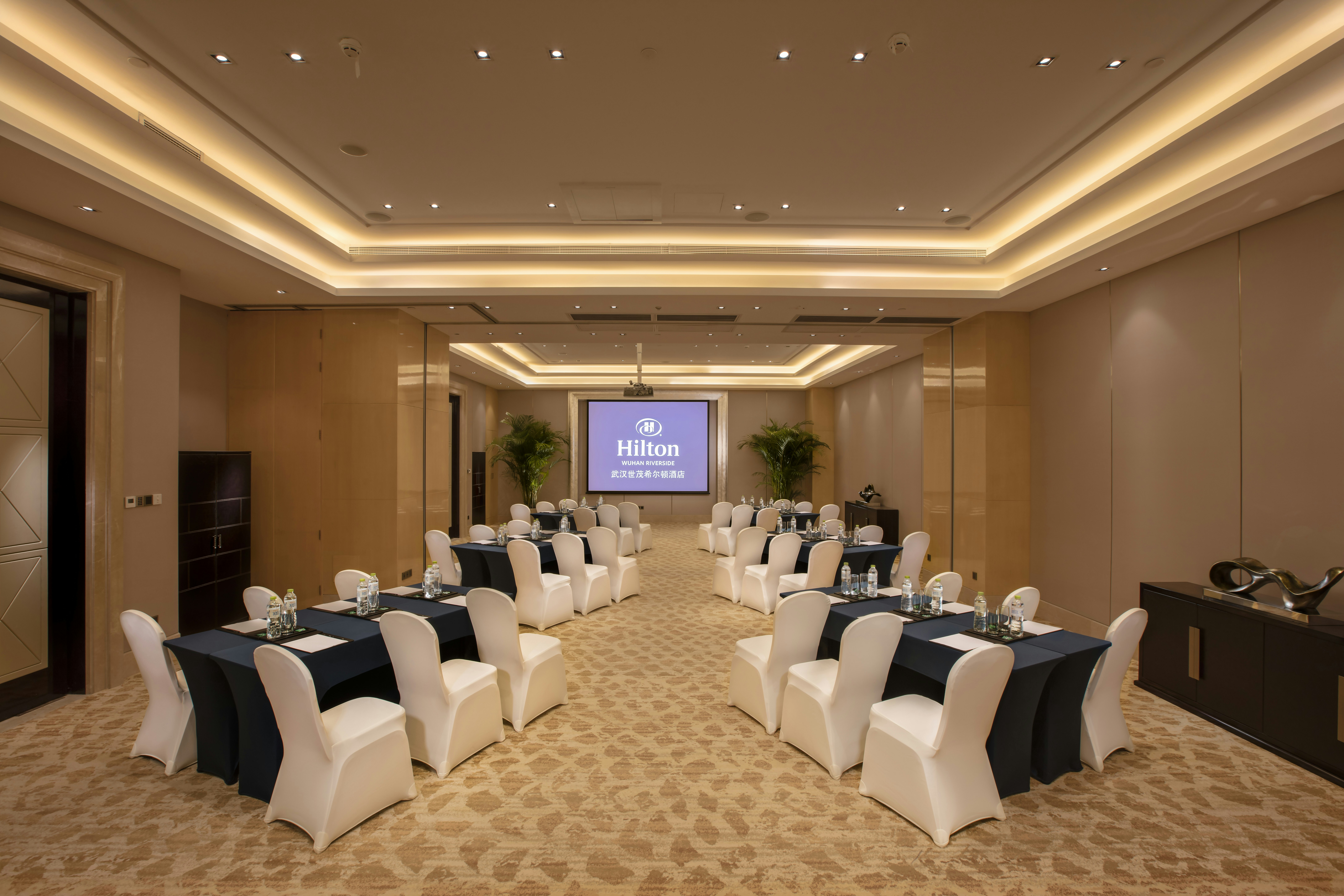 HILTON WUHAN RIVERSIDE 62/79