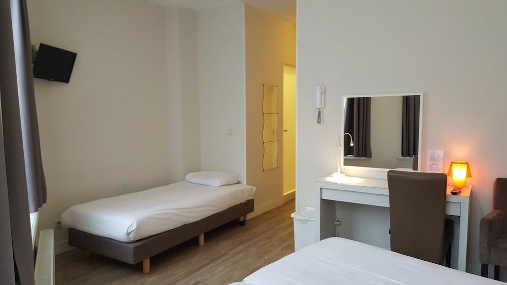 Hotel Corner House 10/55