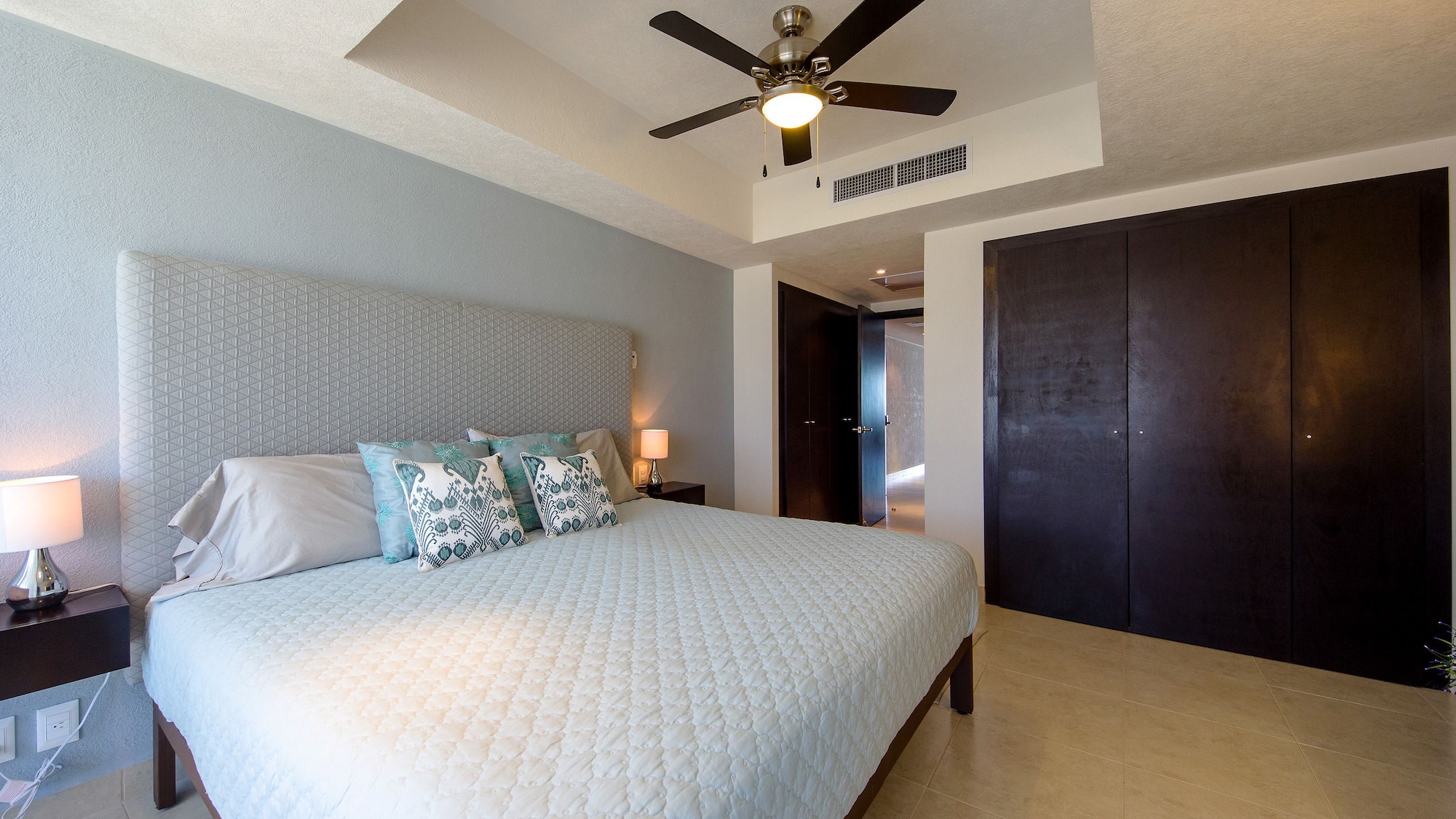 CONDO, GRAND, OCEAN FRONT
