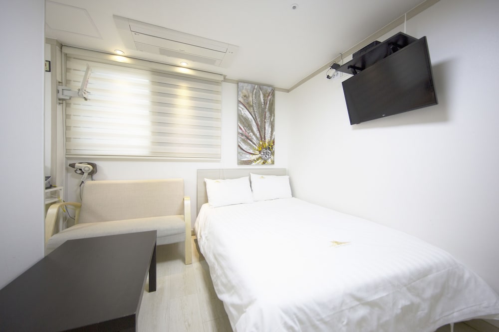 Inn-The City Business Hotel 24/53