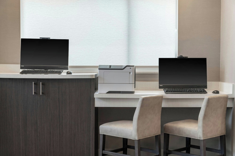 Residence Inn By Marriott Detroit Dearborn 20/33