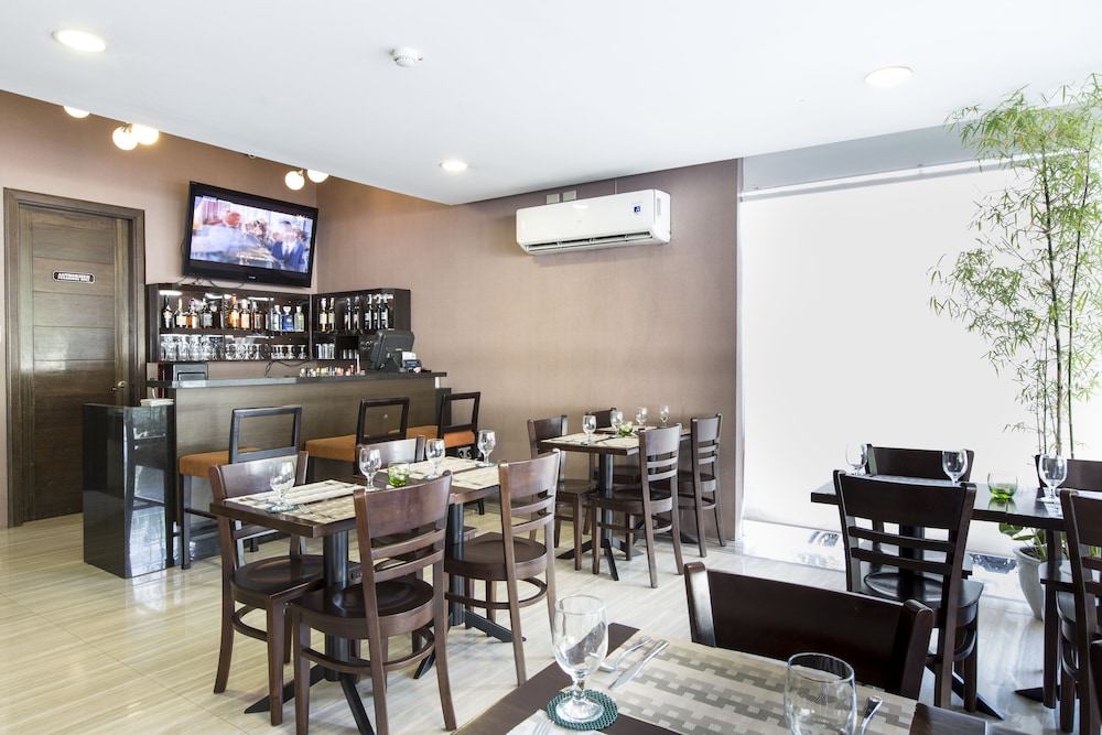 88 Courtyard Hotel 45/52