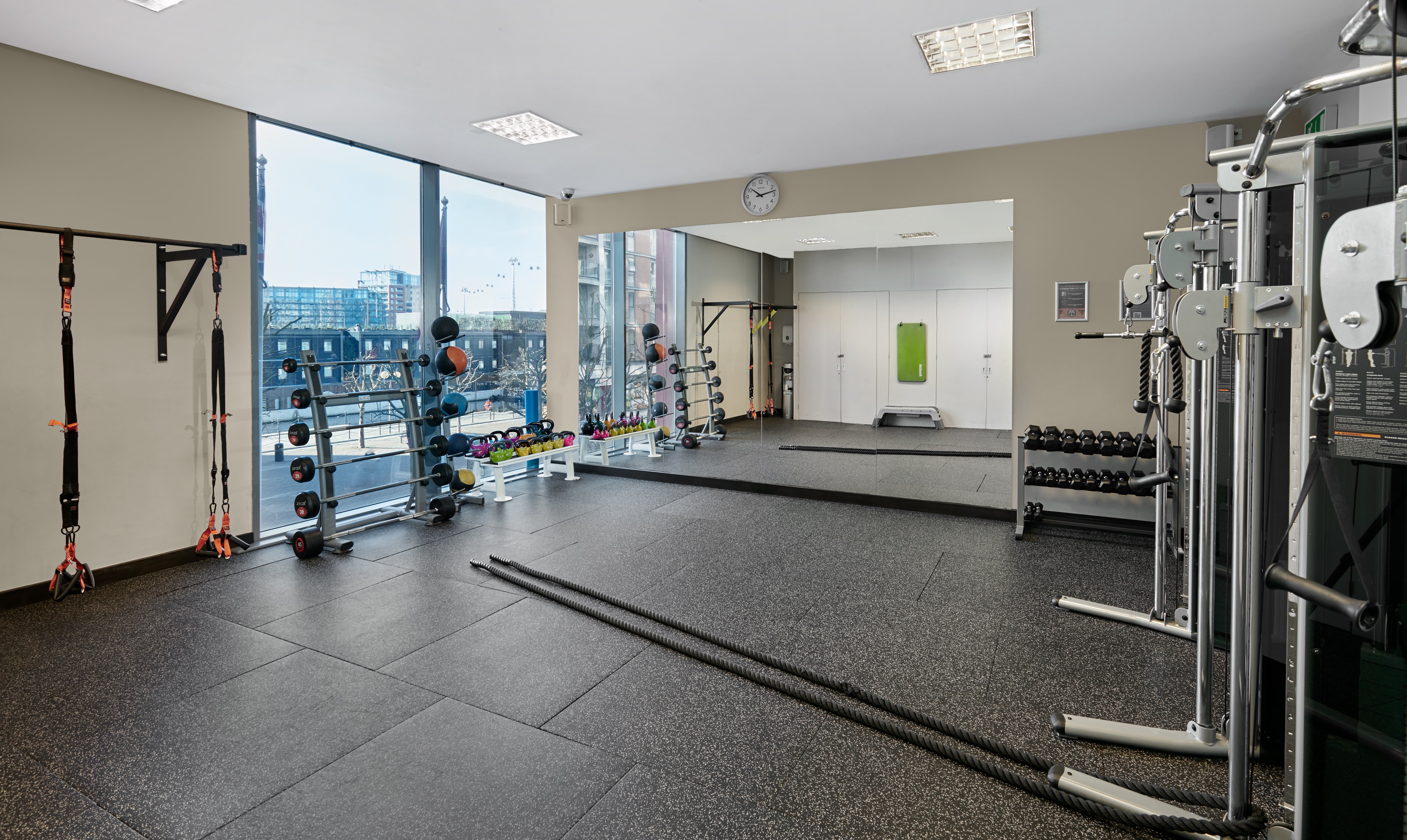 CROWNE PLAZA LONDON DOCKLANDS 33/71