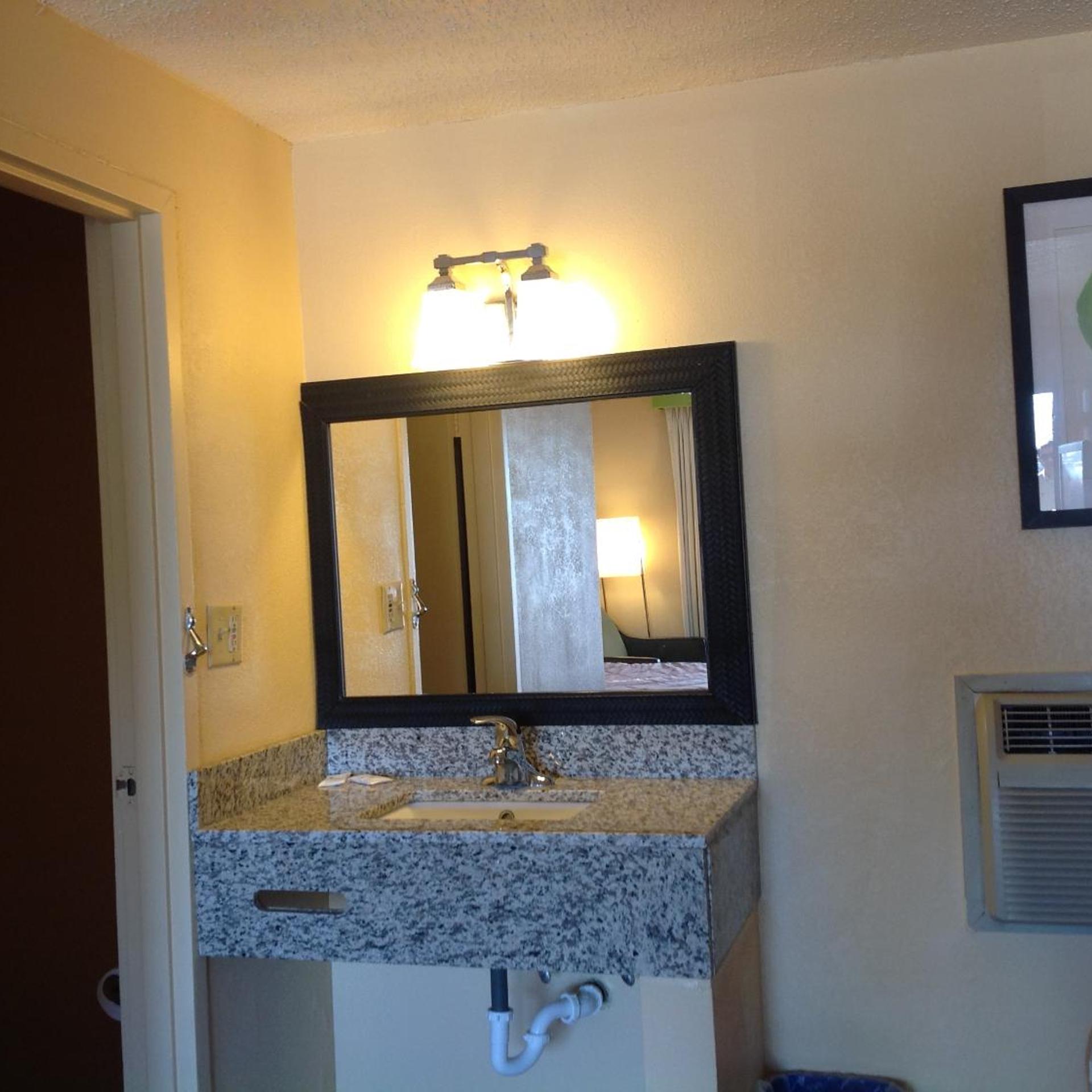 Diamond Inn And Suites 27/29