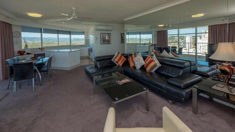 Burleigh Surf Apartments 60/77