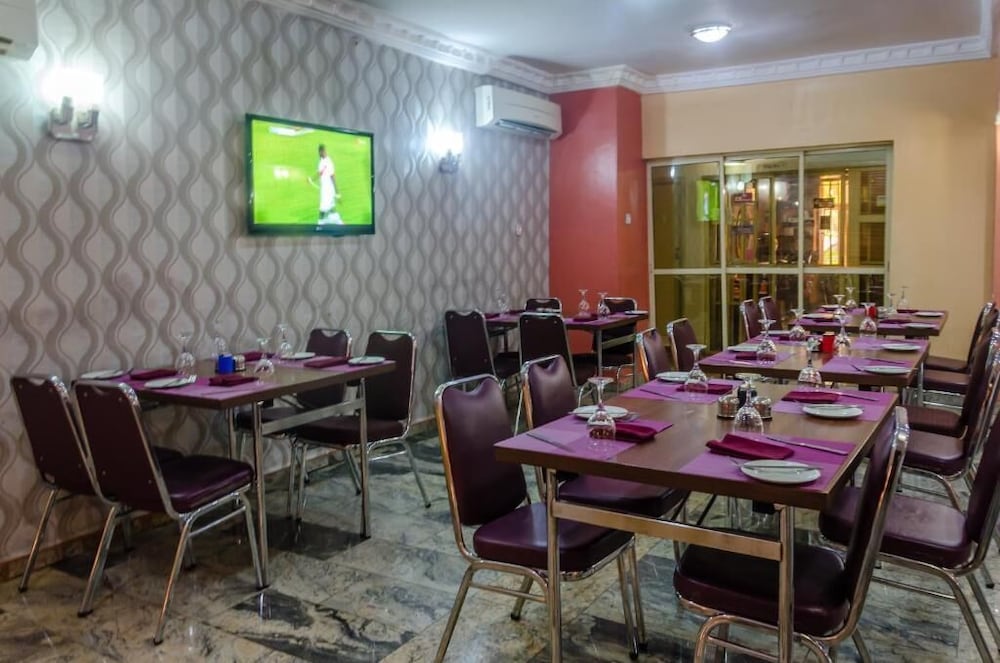 3j Apos S Hotel Ltd 54/64