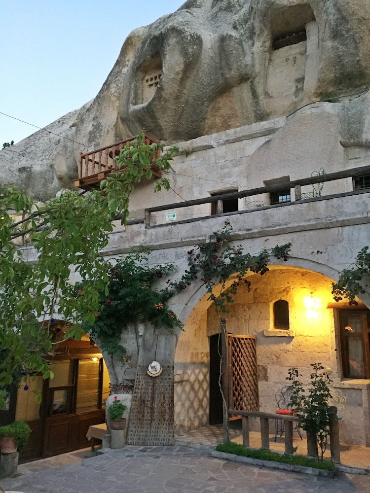 Antique Terrace Suites 2/50